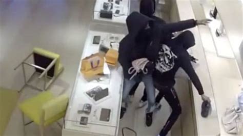 Thieves steal 0,000 in Louis Vuitton merchandise by walking into 